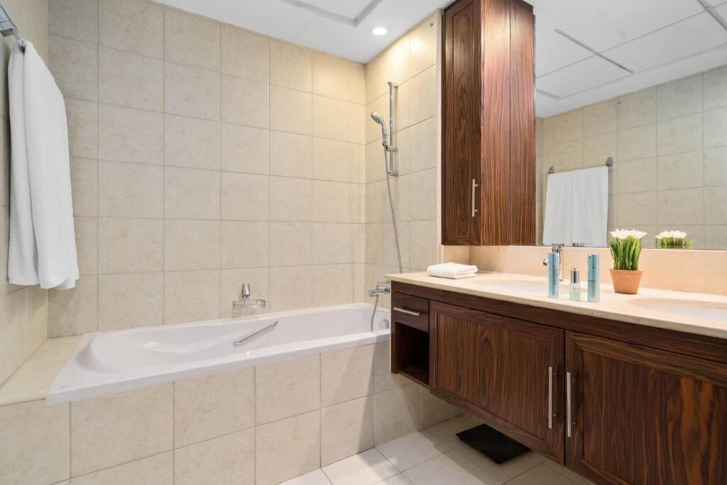 Spectacular Burj & Fountain View - Luxurious 3 Bedrooms & Maids Room - The Residences Дубай Екстер'єр фото